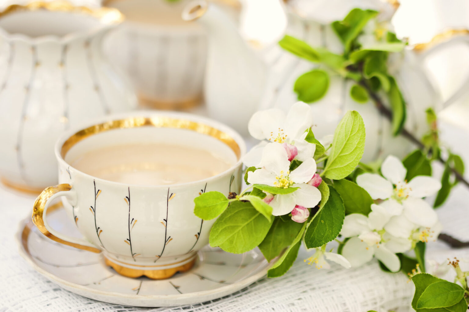 English,Tea,In,Spring,Garden